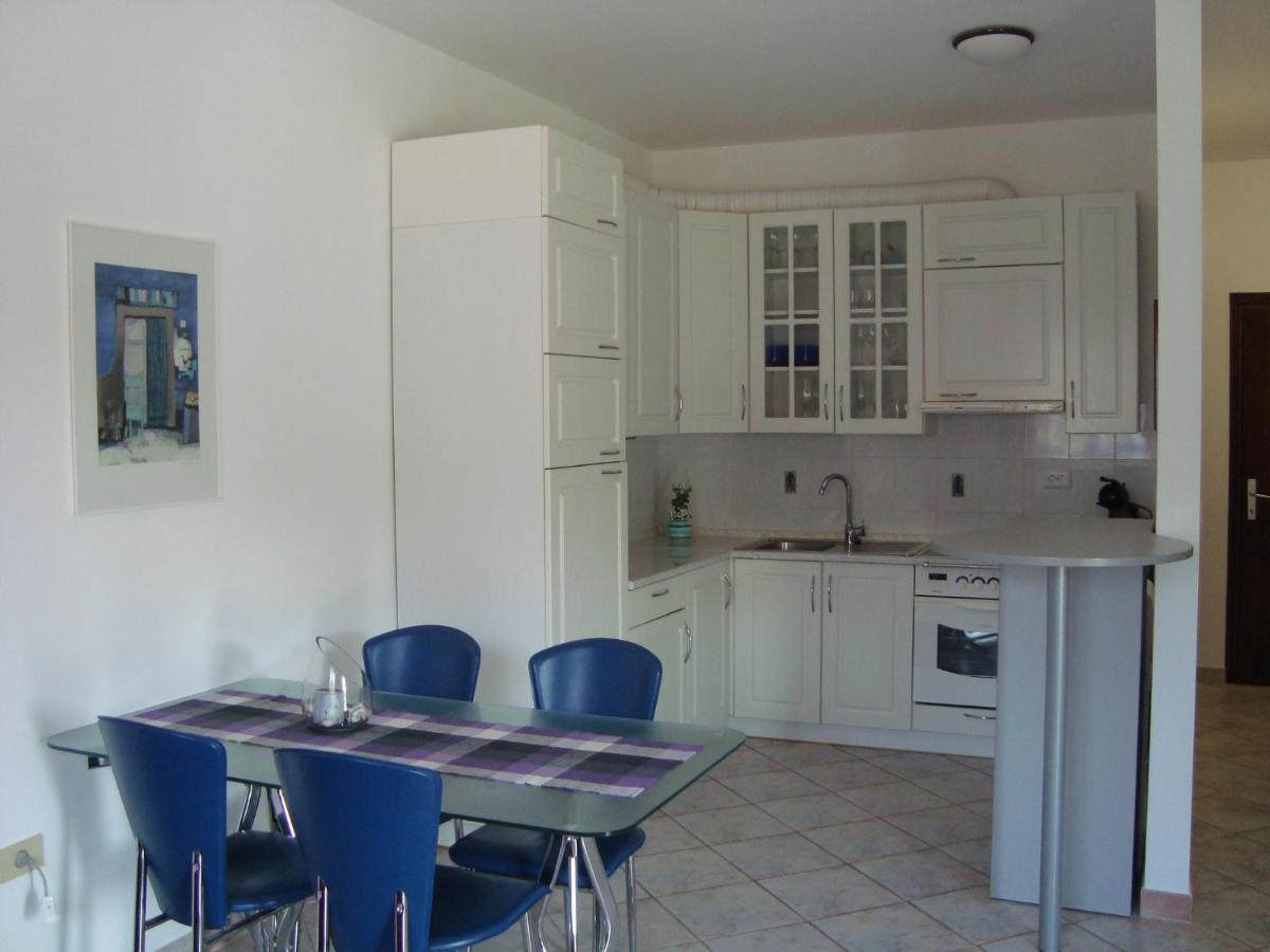Apartman Carmen เซร์เวนีเวอร์ ภายนอก รูปภาพ